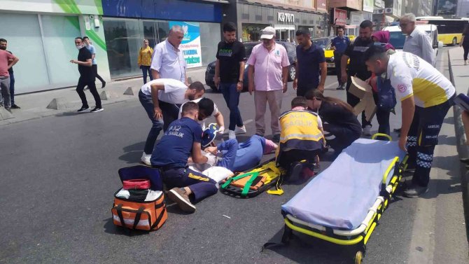 Bahçelievler’de Ambulans Yayaya Çarptı