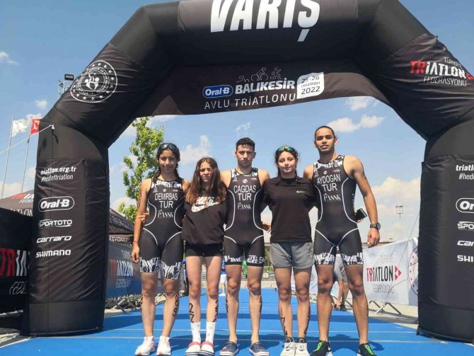 Denizlili Sporcular Balıkesir ‘Avlu’nun Tozunu Attı