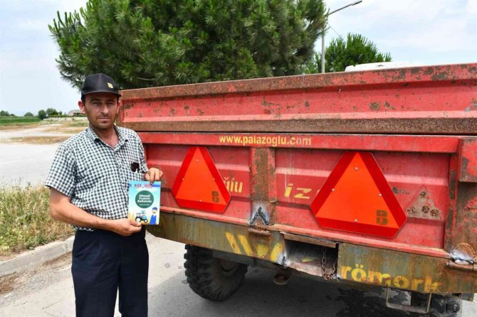 Büyükşehir’den Traktörü Olan Çiftçilere Reflektör Desteği