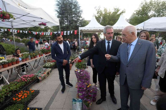 Kazım Koyuncu Yenimahalle’de Çiçek Festivali’nde Anıldı