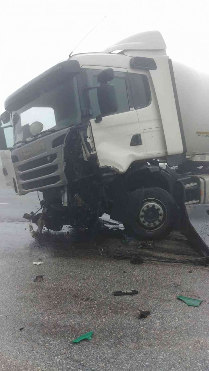 Yoldan Çıkan Tanker Karşı Şeride Geçti, Yol Trafiğe Kapandı