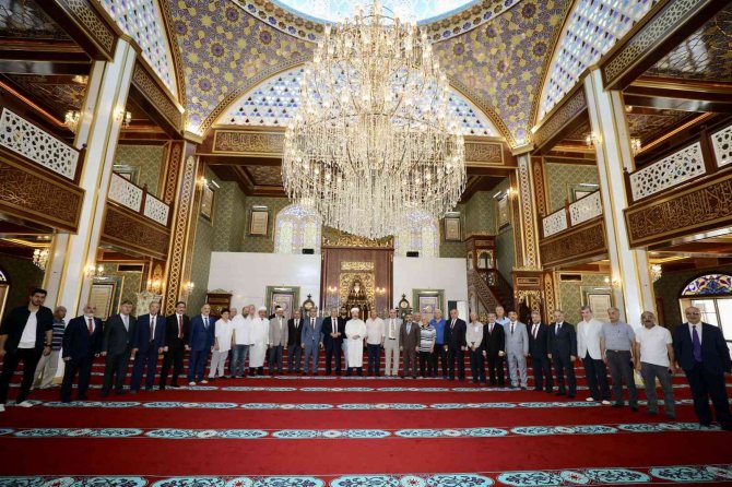 Diyanet İ̇şleri Başkanı Yunusemre Meydan Camii’ne Hayran Kaldı