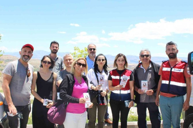 Elazığ’da Jandarma Ekipleri Vatandaşları Uyuşturucuya Karşı Bilgilendirdi