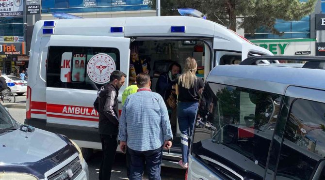 Erzincan’da Trafik Kazası: 3 Yaralı