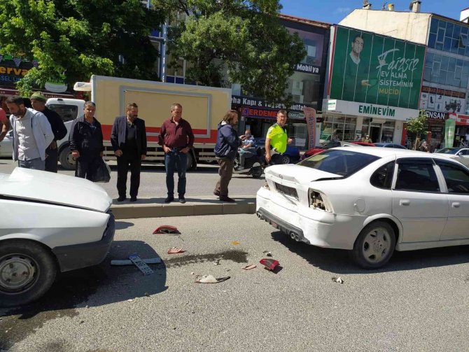 Erzincan’da Trafik Kazası: 3 Yaralı