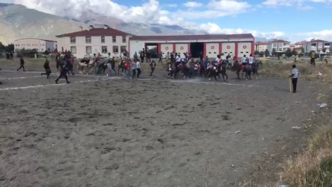 Erzincan’da Cirit Sahasında Çıkan Kavga Meydan Muharebesini Aratmadı