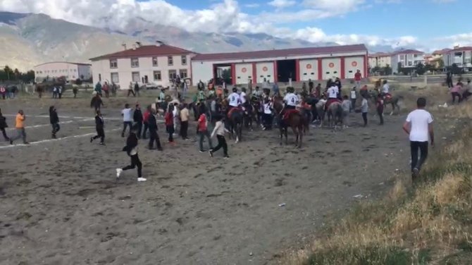 Erzincan’da Cirit Sahasında Çıkan Kavga Meydan Muharebesini Aratmadı