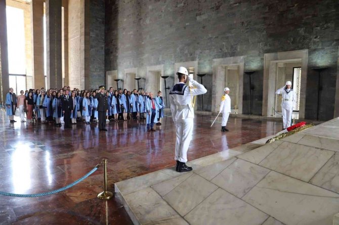 Gazi Üniversitesi Diş Hekimliği Fakültesi’nin Mezunları Ata’nın Huzurunda