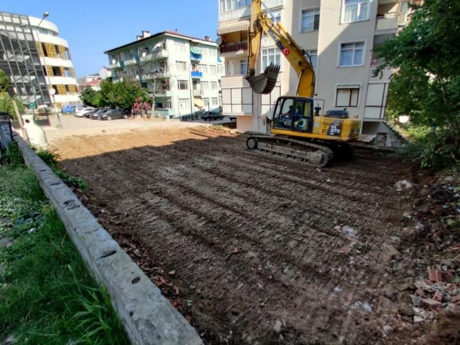 Gölcük’te Metruk Binalar Yıkılıyor