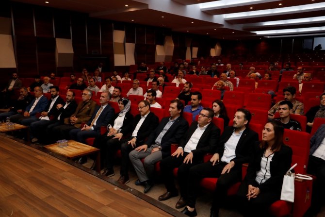 İ̇negöl’de ‘Ekonomi Ve Dış Politikada Neler Oluyor’ Semineri