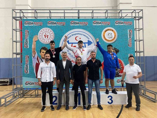 Kahramankazan’ın Genç Haltercilerinden Madalyalara Ambargo
