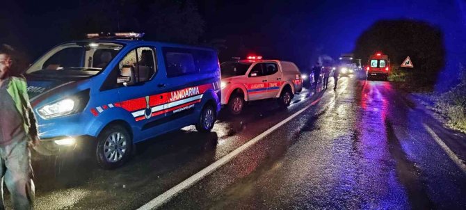 Yaka Selinin Getirdiği Taşlar Ve Çamur Kazayı Beraberinde Getirdi