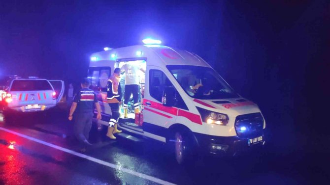 Yaka Selinin Getirdiği Taşlar Ve Çamur Kazayı Beraberinde Getirdi