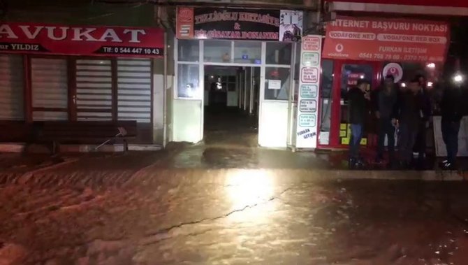 Yenice’de Ev Ve İşyerleri Sular Altında Kaldı