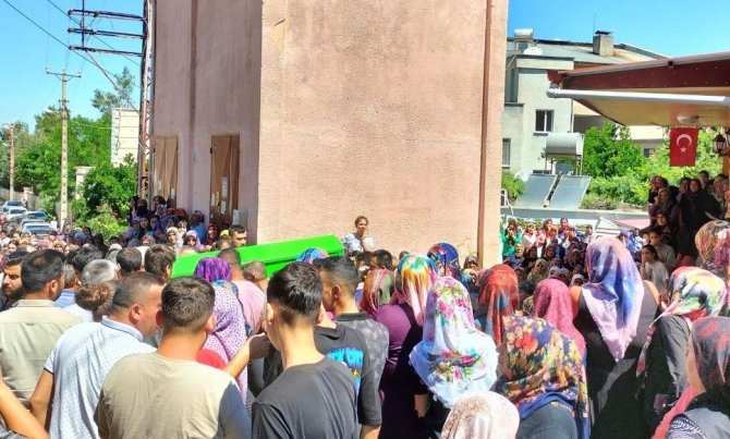 Serinlemek İçin Girdiği Suda Boğulan Anıl, Son Yolculuğuna Uğurlandı