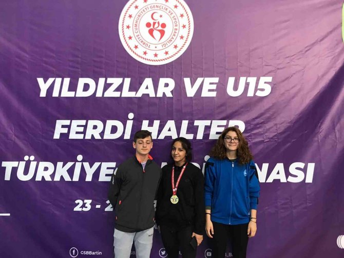 Döşemealtı’nın “Demir Leydisi” Türkiye Şampiyonu Oldu