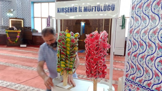 Kur’an Kurslarına Gelen Çocuklar Şekerlemelerle Karşılandı