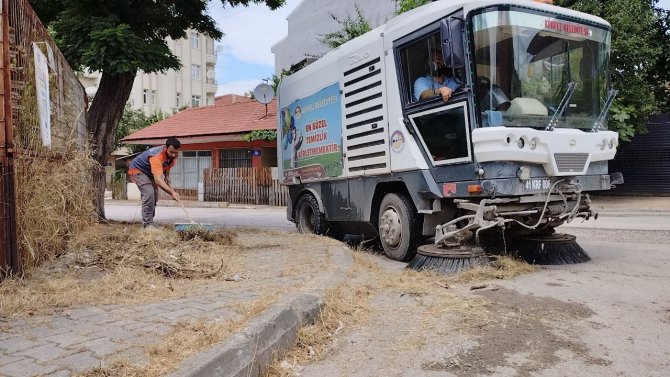 Bir Günde Tonlarca Atık Toplandı