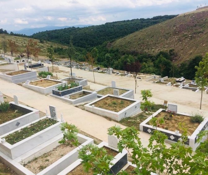 Mezarlıklarda Bayram Temizliği
