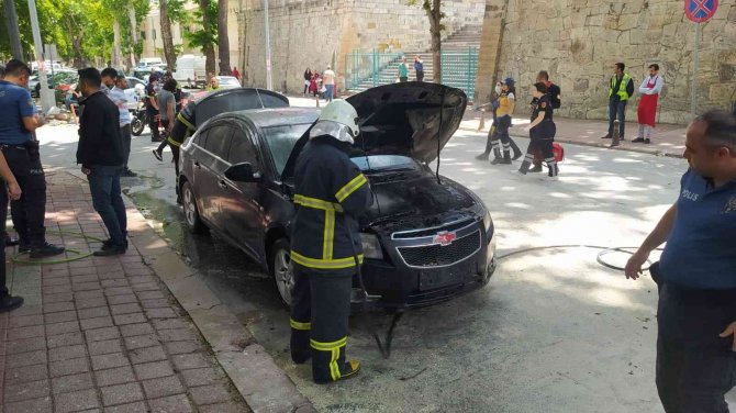 Kütahya’da Park Halindeki Araçta Yangın
