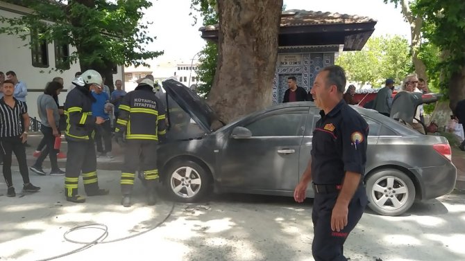 Kütahya’da Park Halindeki Araçta Yangın