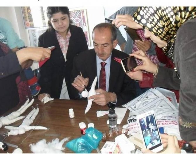 ’Aşhan Bacı’ Bebekleri Usta Öğreticisine Sanatçı Kimlik Kartı