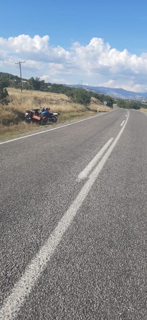 Arının Soktuğu Motosiklet Sürücüsü Kaza Yaptı: 2 Yaralı
