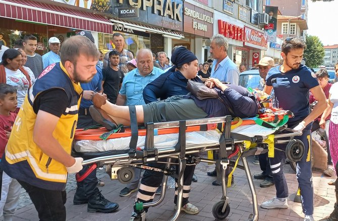 Otomobilin Çarptığı Yaşlı Kadın Yaralandı