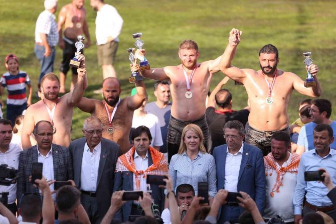 Merkezefendi’de Başpehlivan İ̇smail Balaban Oldu