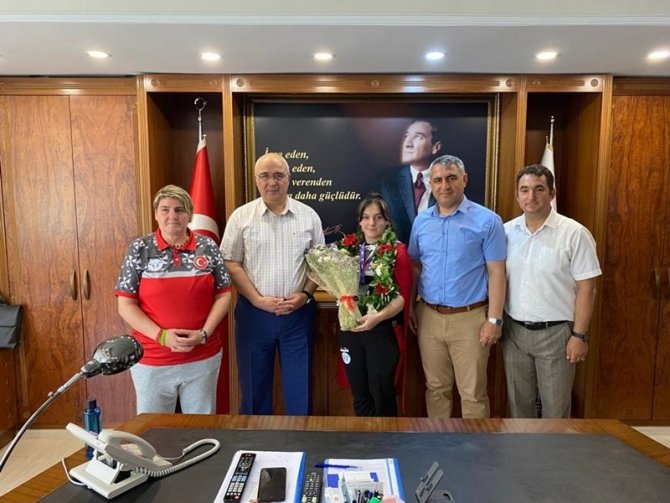 Kaymakam Arısoy Başarılı Sporcu Gerçekden İle Görüştü