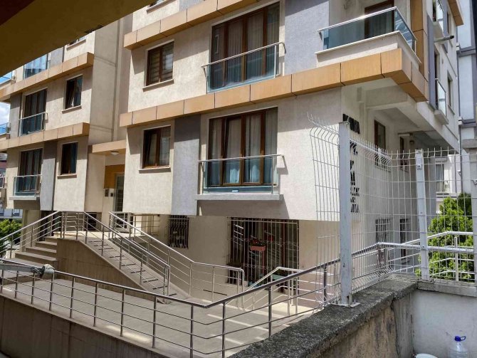 Ümraniye’de Elektrikli Süpürge Sesi Nedeniyle Tartıştığı 40 Yıllık Eşini Kabloyla Boğarak Öldürdü