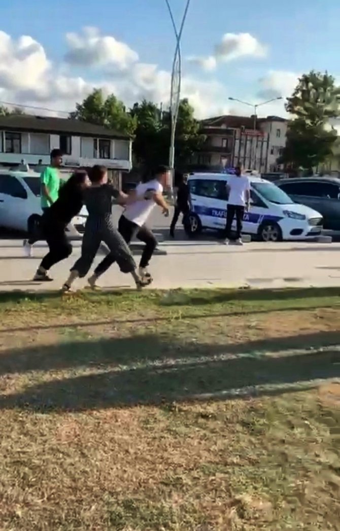 Zabıtaya Tekme Tokat Saldırdılar
