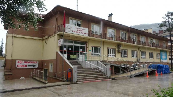 Selin Vurduğu Bozkurt’ta İlçe Devlet Hastanesi Boşaltıldı