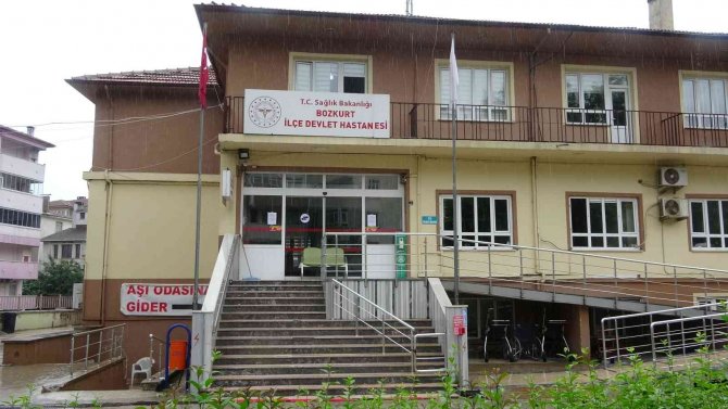 Selin Vurduğu Bozkurt’ta İlçe Devlet Hastanesi Boşaltıldı