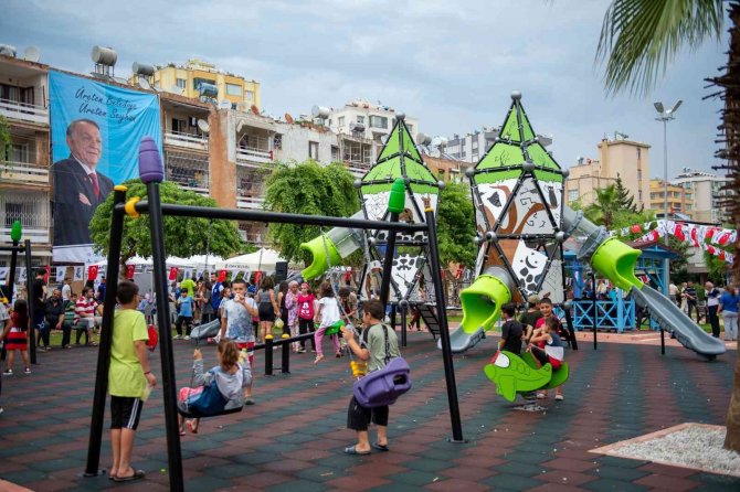 Adana’da 2000 Evler’de Yapımı Tamamlanan Park Hizmete Açıldı