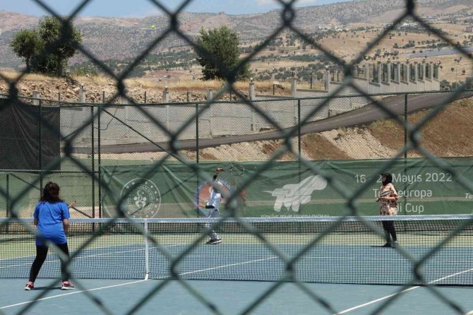 Anadolu Yıldızları Şırnak’ta Teniste Yarıştı