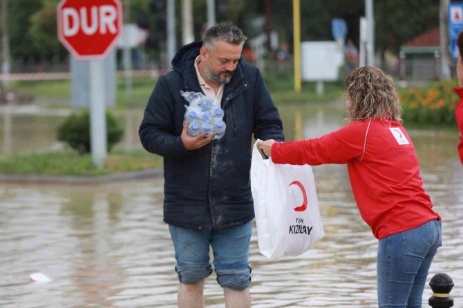 Kızılay, Batı Karadeniz’deki Sel Felaketine Müdahale Etmek İçin Sahaya İntikal Etti