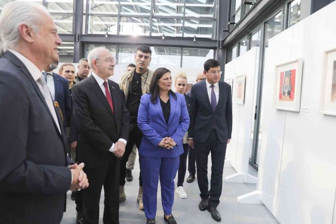 Aydın’da ’Kitapların Gizli Yüreği’ Sergisi Tekstil Park Sanat Galerisi’nde Ziyarete Açıldı