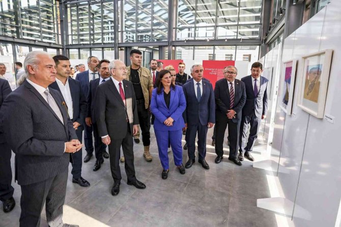 Aydın’da ’Kitapların Gizli Yüreği’ Sergisi Tekstil Park Sanat Galerisi’nde Ziyarete Açıldı
