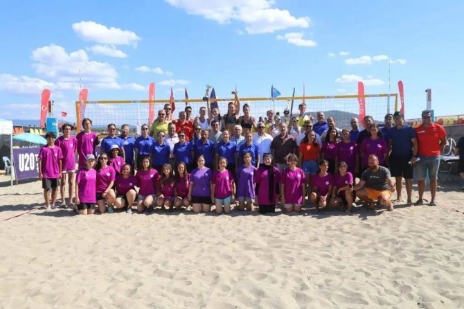 Burhaniye’ De U20 Plaj Voleybolu Türkiye Şampiyonası Tamamlandı