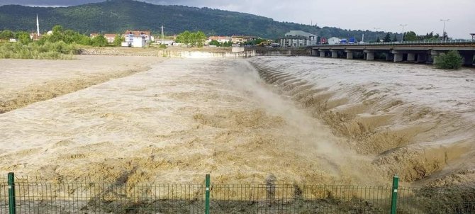 Çaycuma İlçesinde Taşkınlar Oluştu