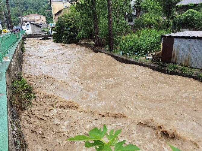 Zonguldak’ta Yoğun Yağış Etkisini Sürdürüyor