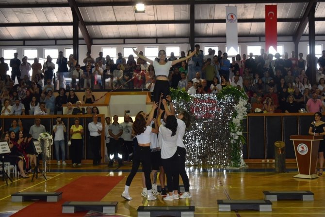 Yaşar Doğu Spor Bilimleri Fakültesi Mezunlarını Uğurladı
