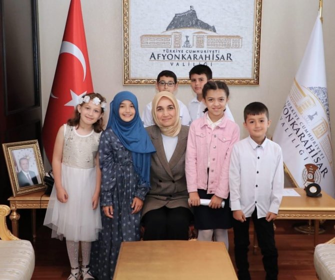 Vali Yiğitbaşı Kendisine Mektup Yazan Öğrencileri Ağırladı