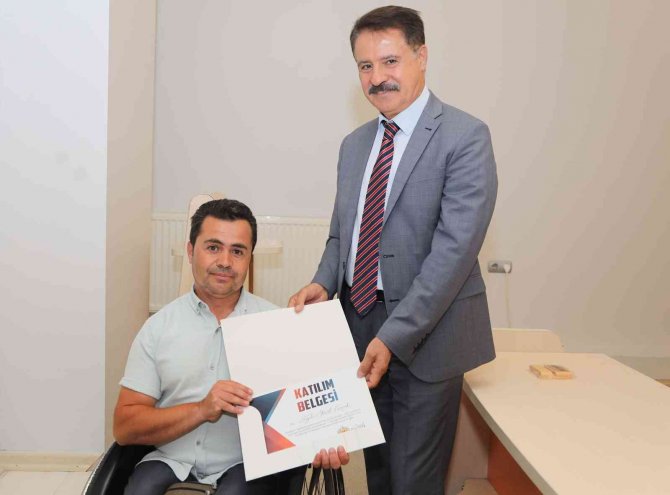 Türk İşaret Dili Eğitimi Alan Belediye Personeline Sertifika