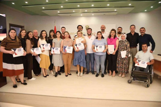 Türk İşaret Dili Eğitimi Alan Belediye Personeline Sertifika