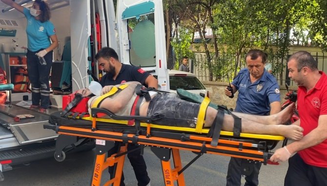Alevlerin Arasında Kaldı, Balkondan Sedyeyle Kurtarıldı