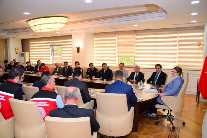 Afet Bölgelerine 500’er Bin Tl Yardım
