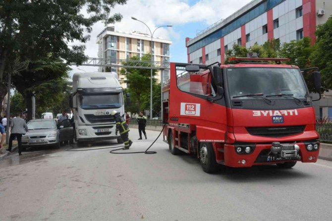 Bilecik’te Seyir Halindeki Kamyon Alev Aldı