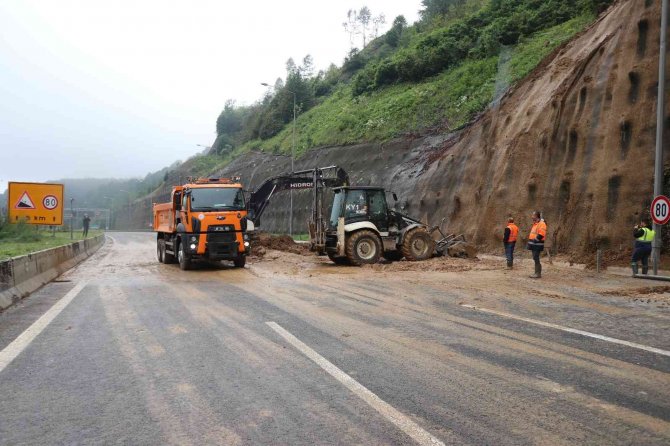 Bolu Dağı Tüneli İ̇stanbul Yönü 13 Saat Sonra Ulaşıma Açıldı
